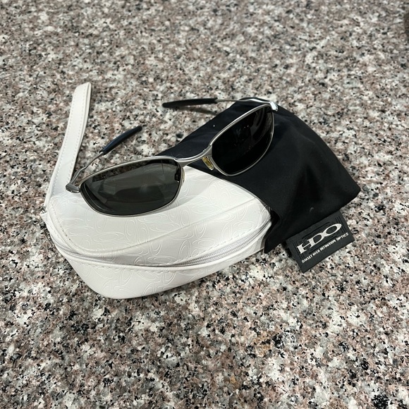 🎊HOST PICK🎊VINTAGE OAKLEY PRESCRIBED MENS EYEGLASSES - Picture 1 of 9